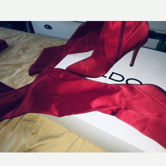 Red high boots - Picture 1 of 4